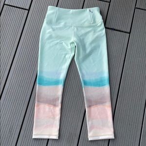 Woman xs calia essential Capri landscape leggings